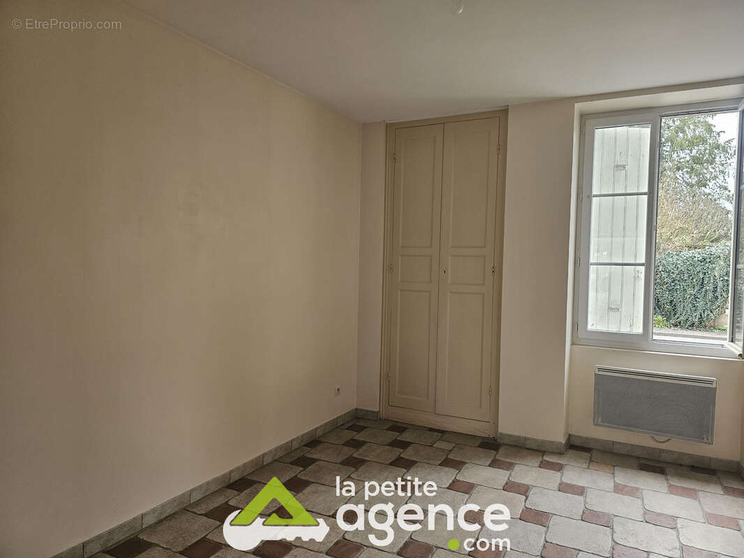 Maison à DUN-SUR-AURON