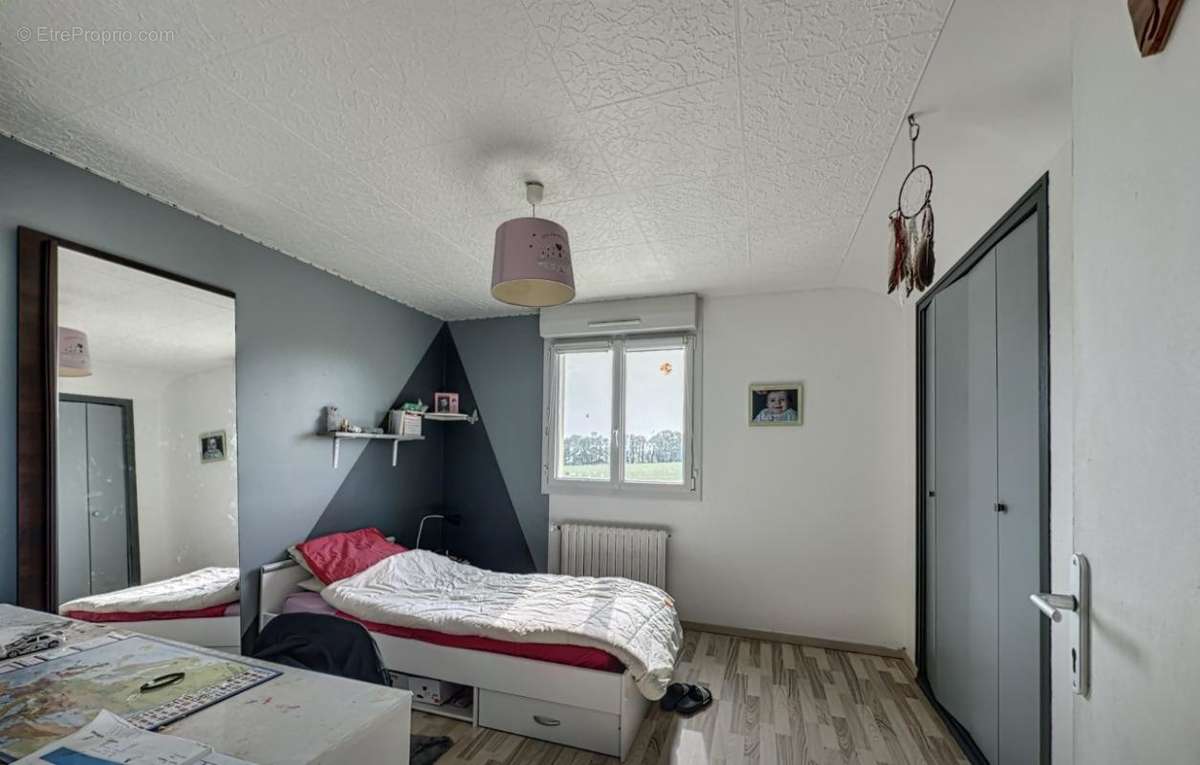 Maison à LA CHAPELLE-DE-BRAIN