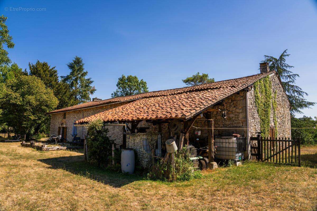 Maison 137 m² à Lussas-Et-Nontronneau  - photo 11