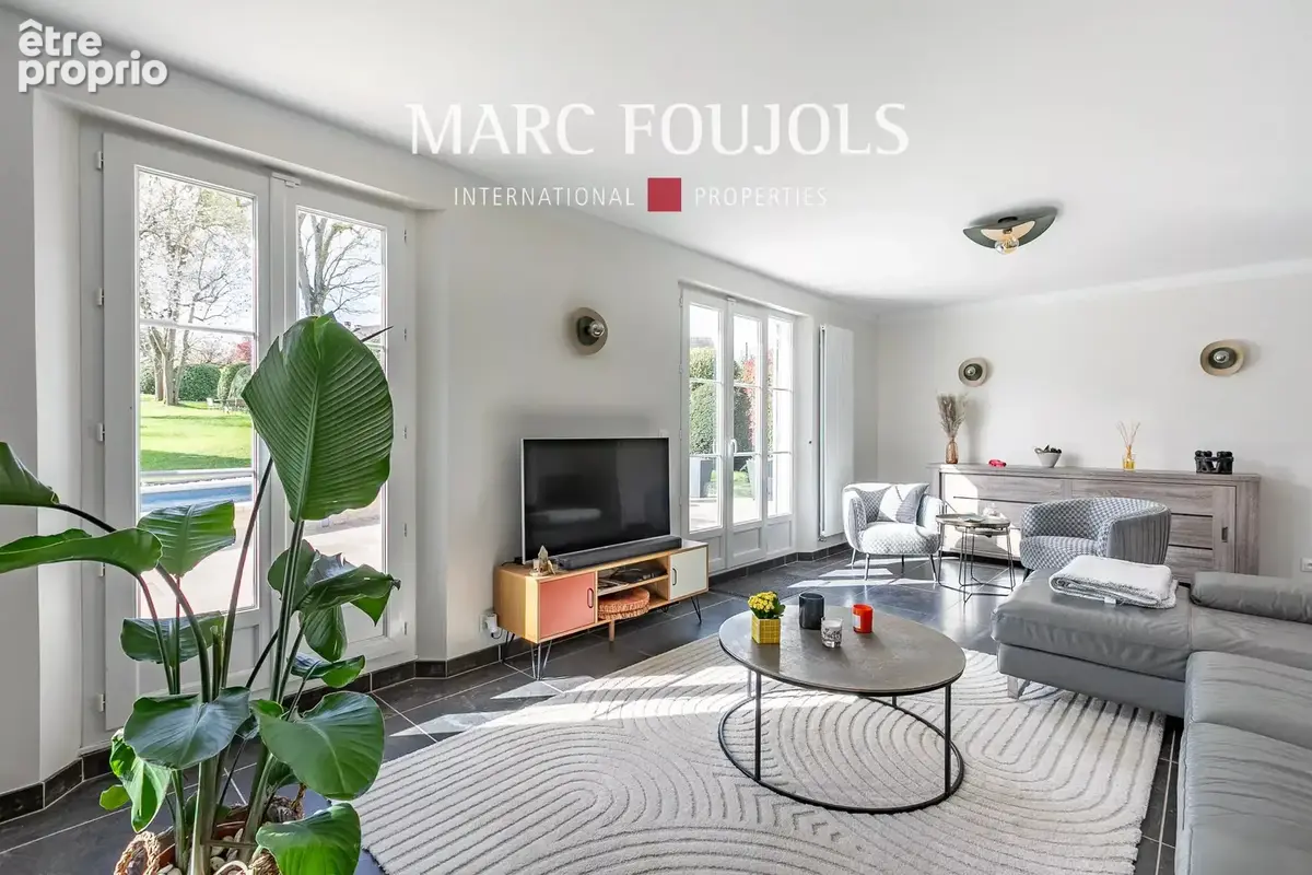 Maison familiale avec piscine et jardin plein sud - photo 8