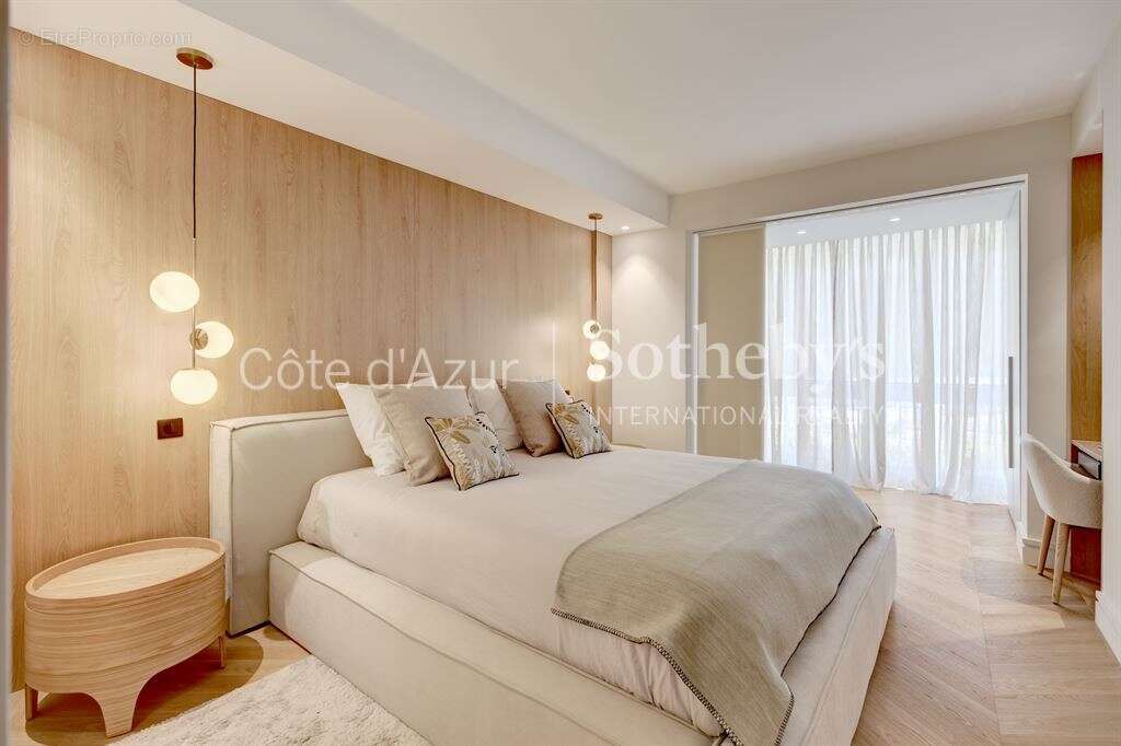 Cannes La Californie : Appartement rénové 122 m² avec vue mer et terrasse - photo 10