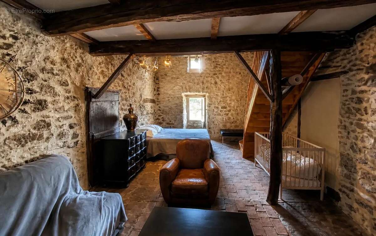 Maison de 10 pièces de 196 m² à Saint-Paul-le-Jeune - photo 23