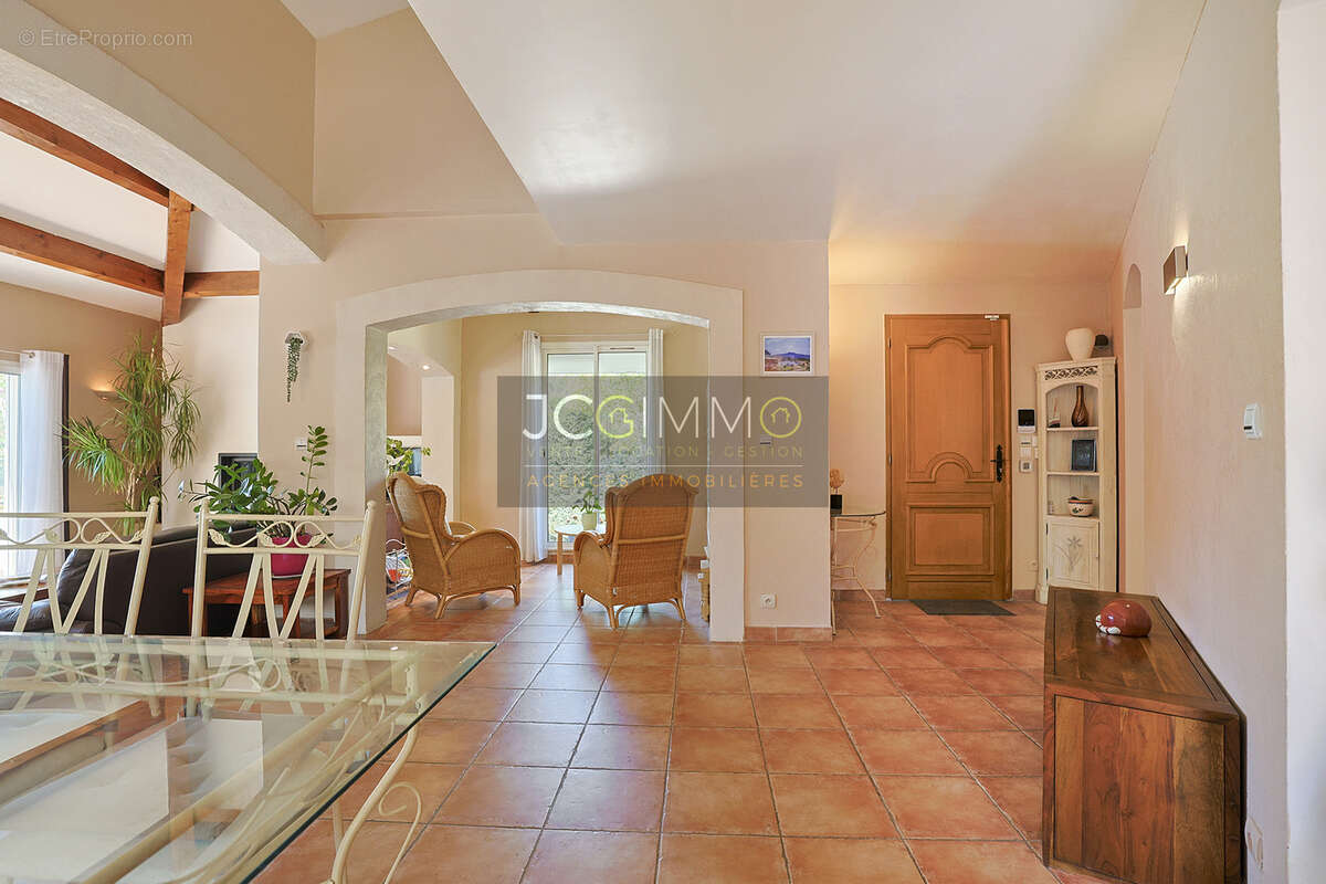 Villa provençale de 166 m2 avec piscine, pool house et annexes - La Crau / Les Sauvans - photo 10