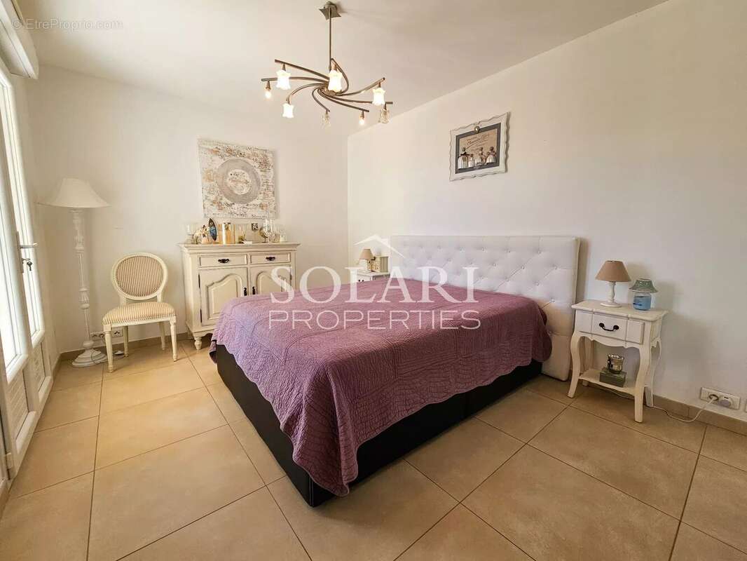 Villa avec piscine à débordement et vue panoramique sur la mer - photo 15