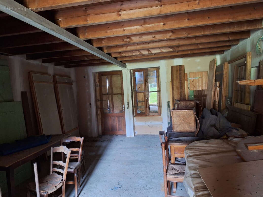 Jolie maison en pierre à rénover - photo 3