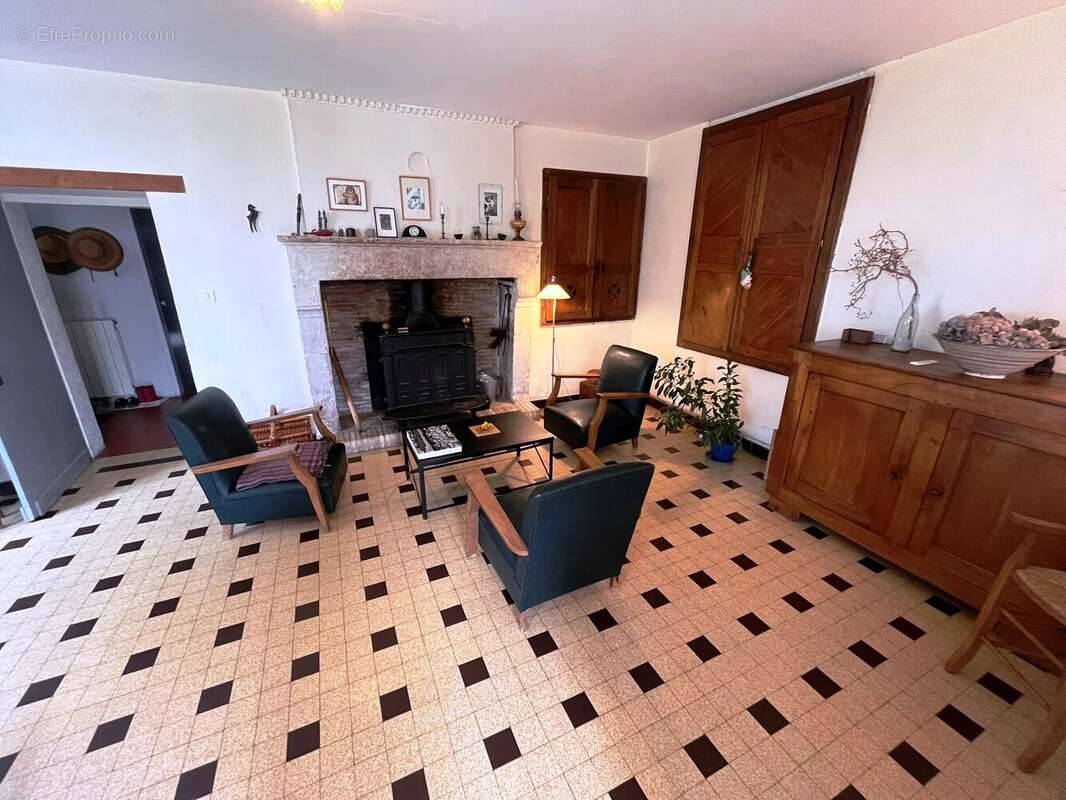 Maison à SALLES-LAVALETTE
