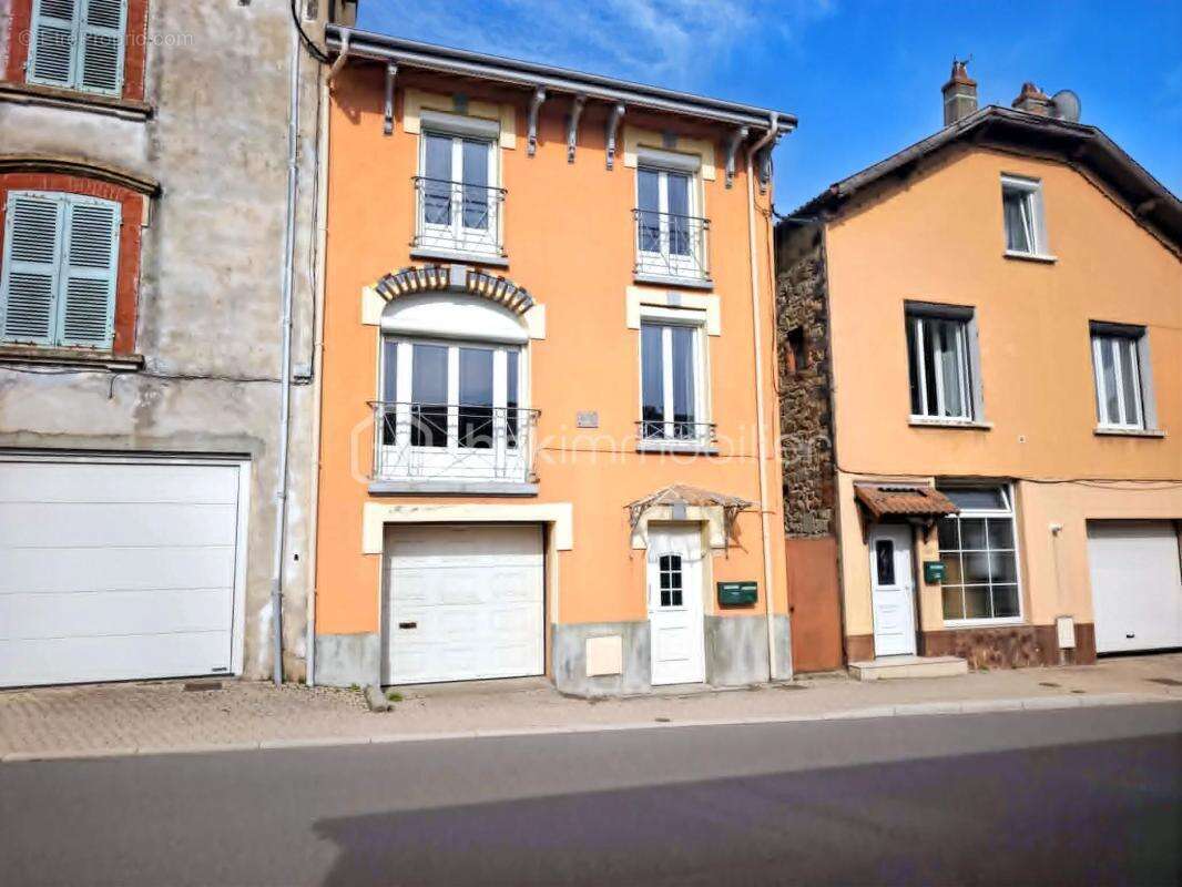 Appartement à NOIRETABLE