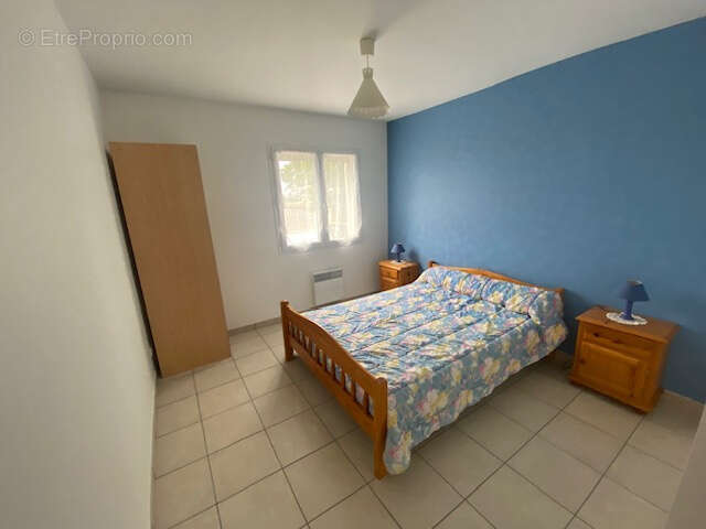Très belle maison de plain-pied avec garage et double garage sur beau terrain de 2700 M2 - photo 12