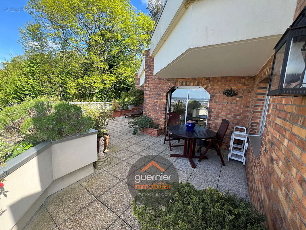 Appartement à MONT-SAINT-AIGNAN