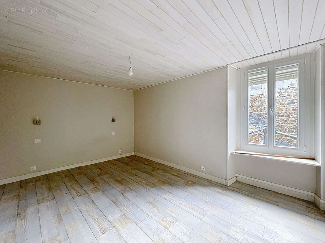 Maison à MINIAC-MORVAN
