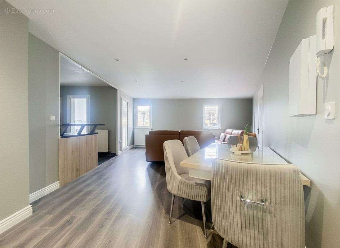 Appartement à SAINT-GENIS-LAVAL