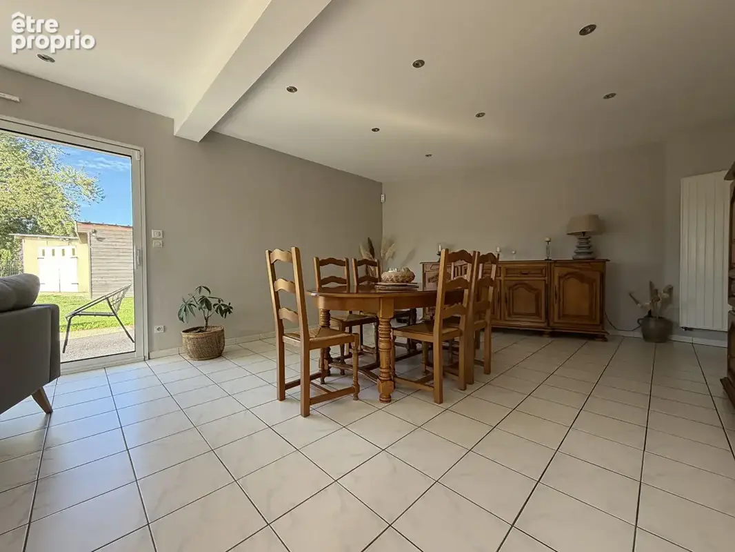 Le neubourg ? maison familiale avec suite parentale en rez-de-chaussée, double garage et jardin clos - photo 4