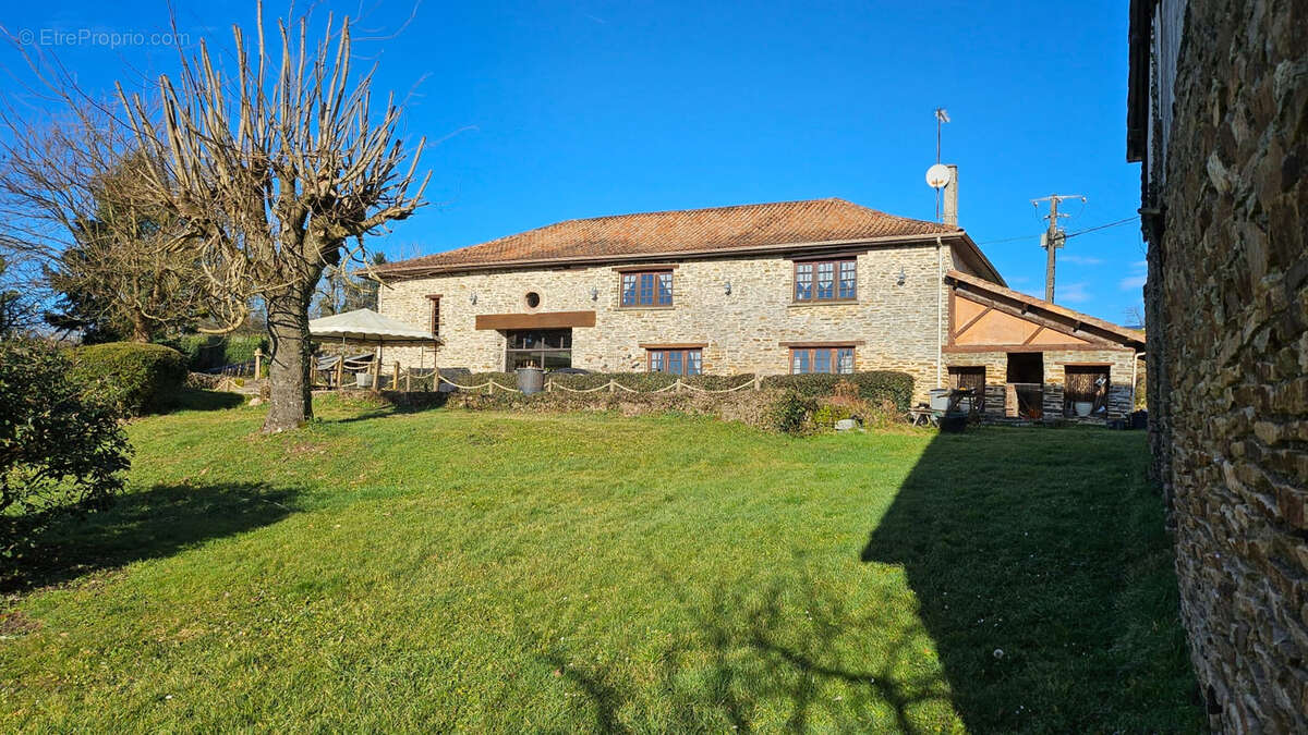 Maison à SAINT-YRIEIX-LA-PERCHE