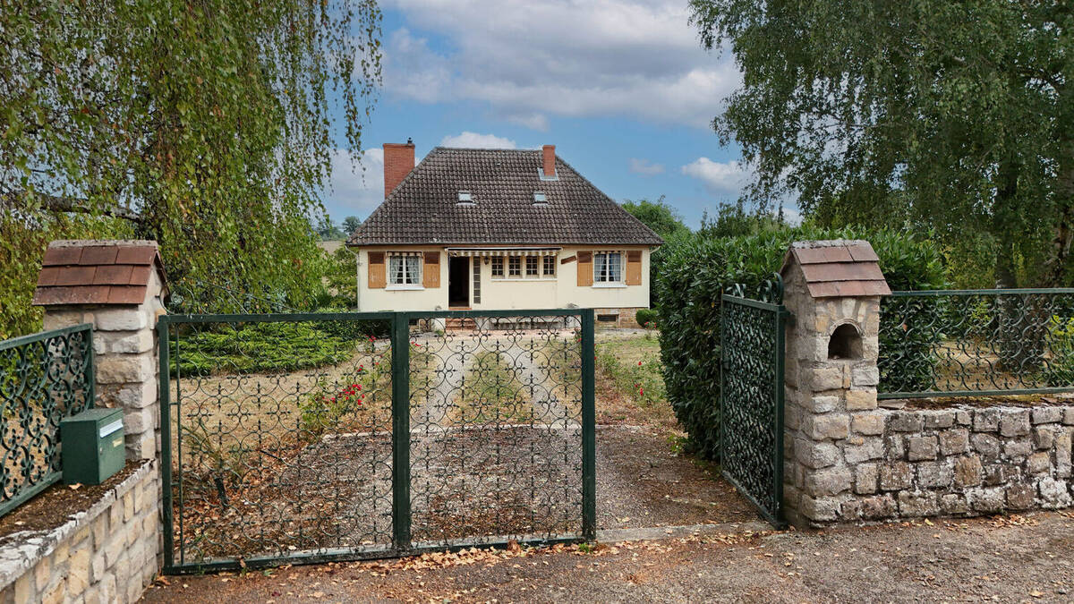 Maison à BOURBON-L&#039;ARCHAMBAULT