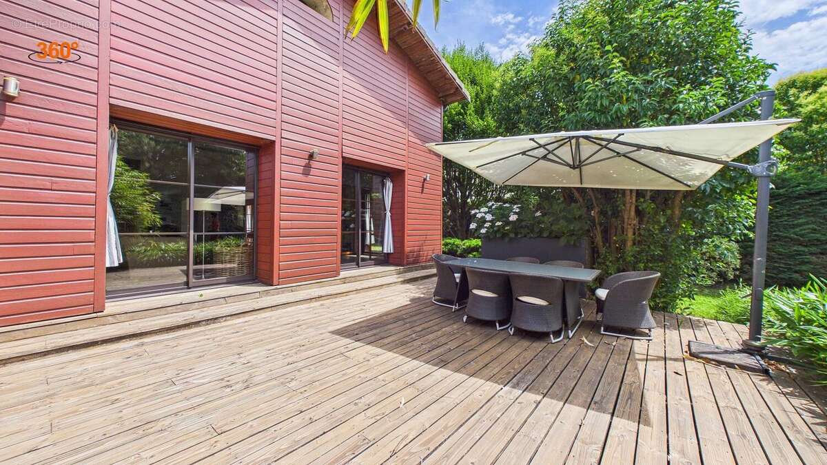 Maison 213 m² à Artigues-Pres-Bordeaux  - photo 5