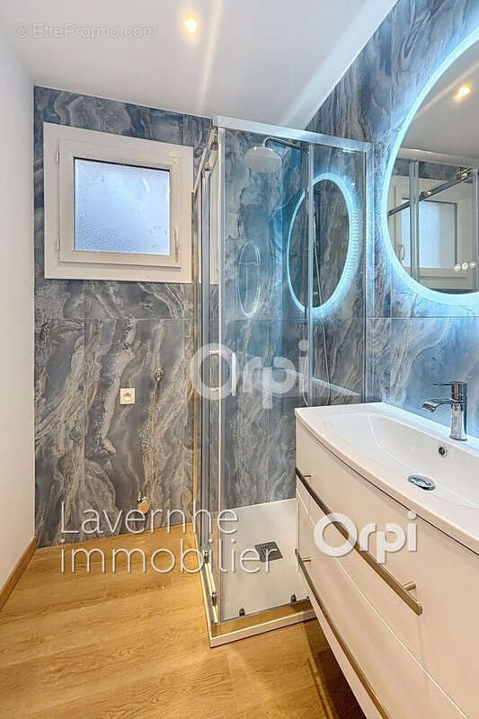 Appartement à VALLAURIS