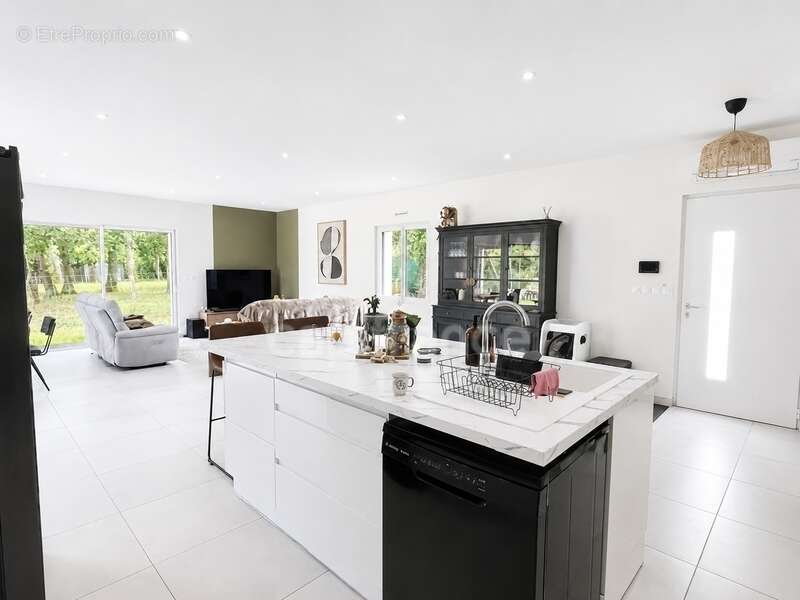 Maison à vendre 4 pièces LA TREMBLADE (17) - Garage - Terrain de 587m² - photo 5