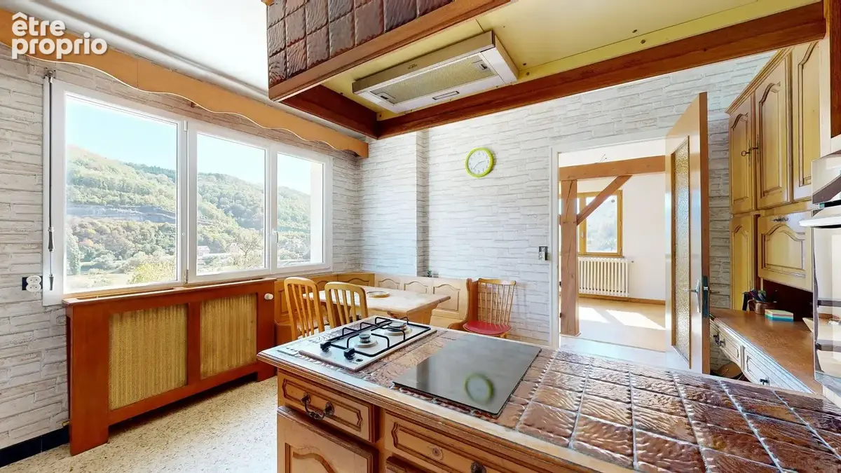 Besançon VELOTTE - Maison T8 sur terrain de 16 ares. - photo 4