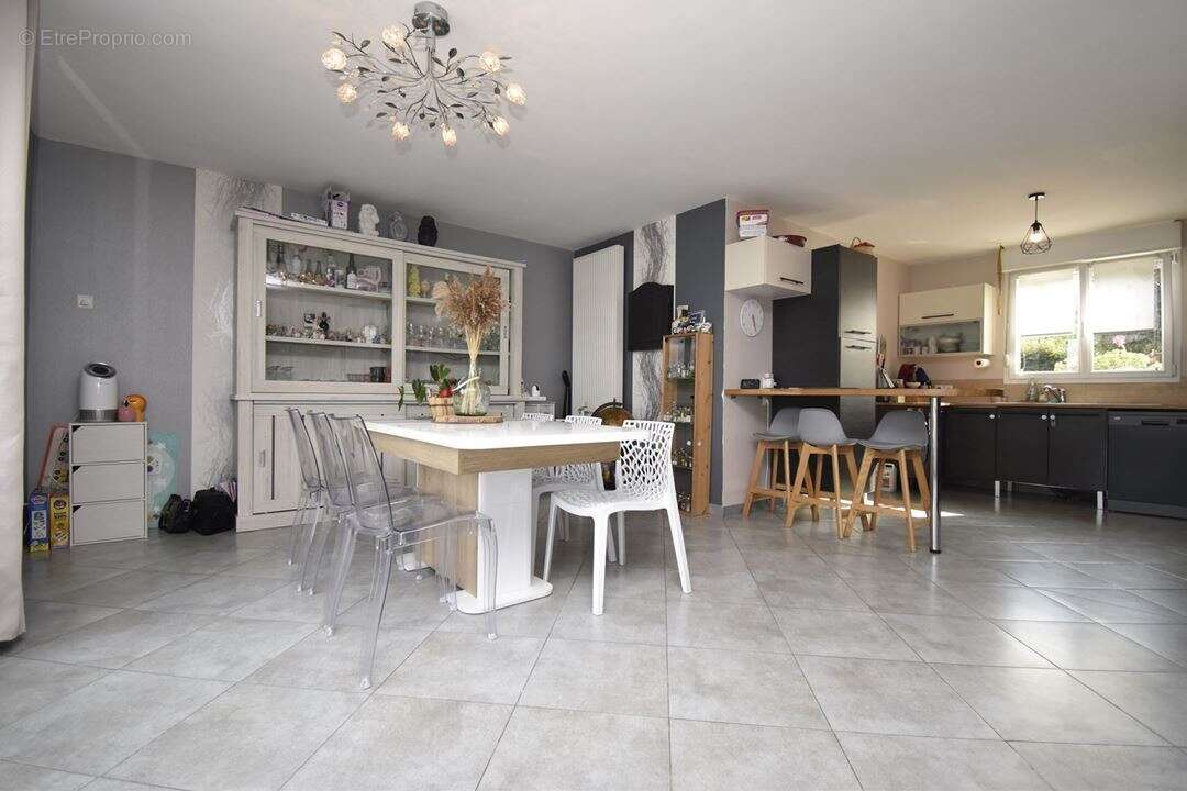 Maison à BERGUES-SUR-SAMBRE