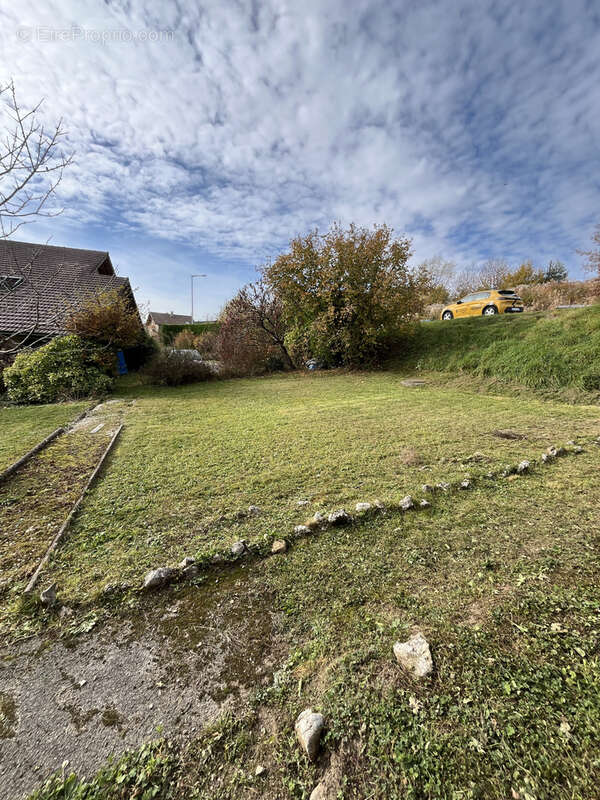 Terrain à GROISY