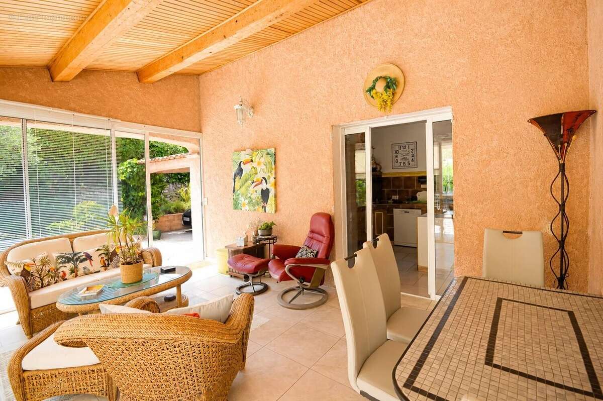 Maison à VALBONNE