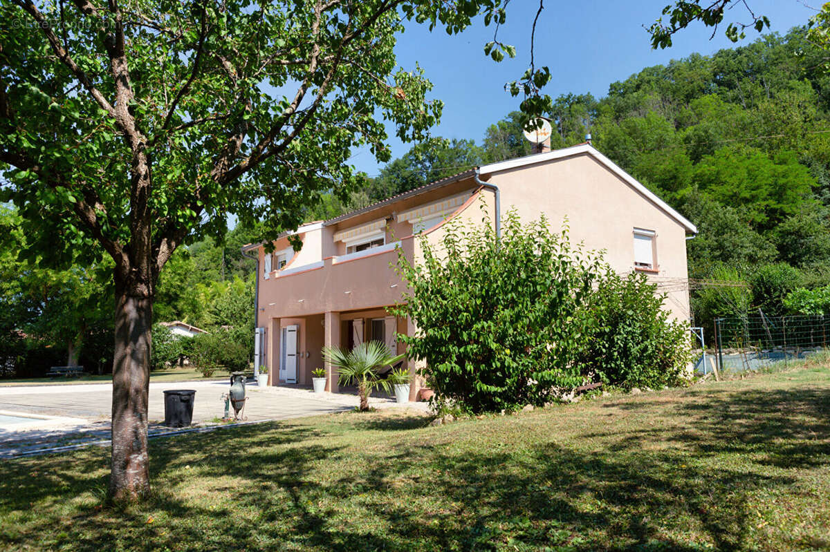 Maison familiale de 182 m² avec piscine et espaces indépendants à Roquefort-sur-Garonne - photo 2