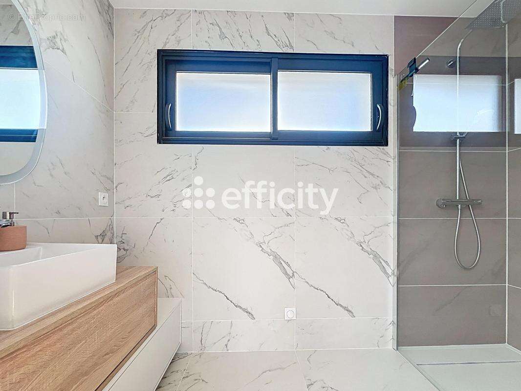 Maison 285 m² à Saint-Cyr-Sur-Loire  - photo 17