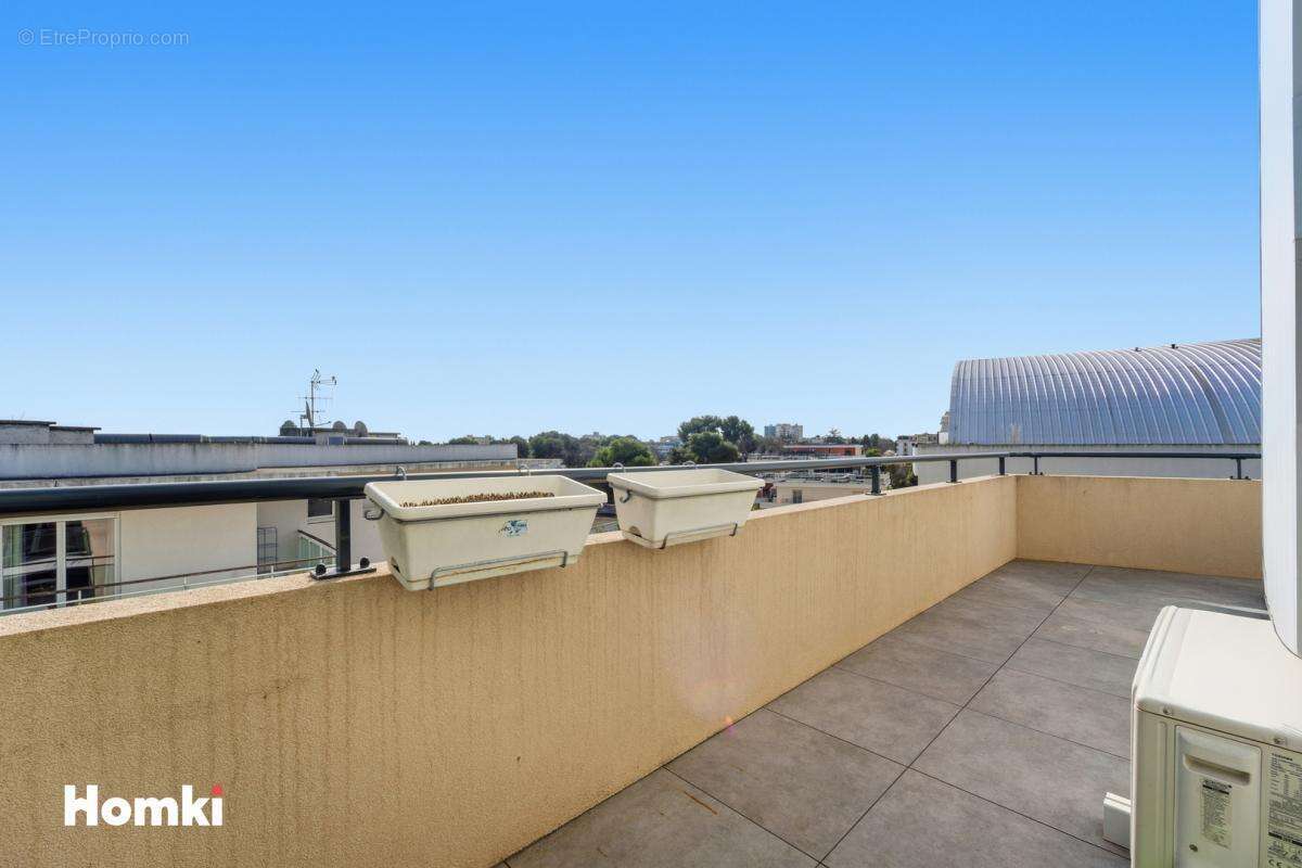 Antibes – Dernier étage – Duplex 4 pièces lumineux avec grande terrasse et double garage fermé - photo 3