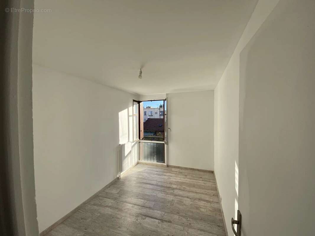 Appartement à MARSEILLE-4E
