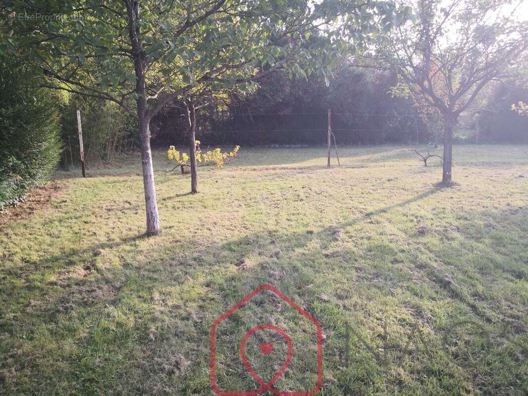Terrain à FONTENAY-SUR-LOING