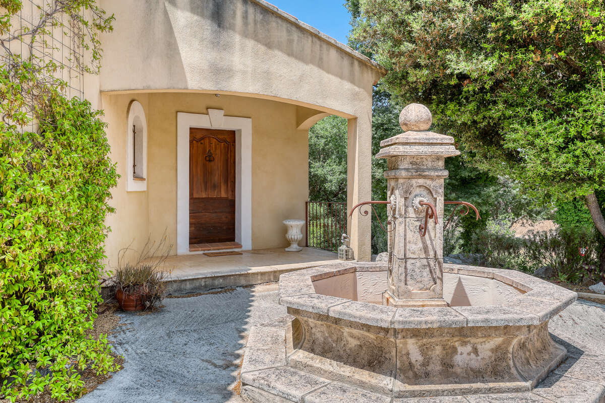 Maison à BORMES-LES-MIMOSAS