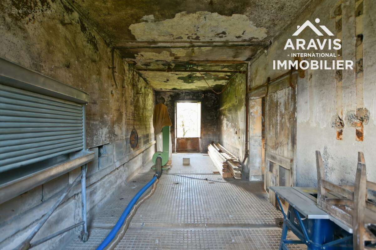 Maison à LA RIVIERE-ENVERSE