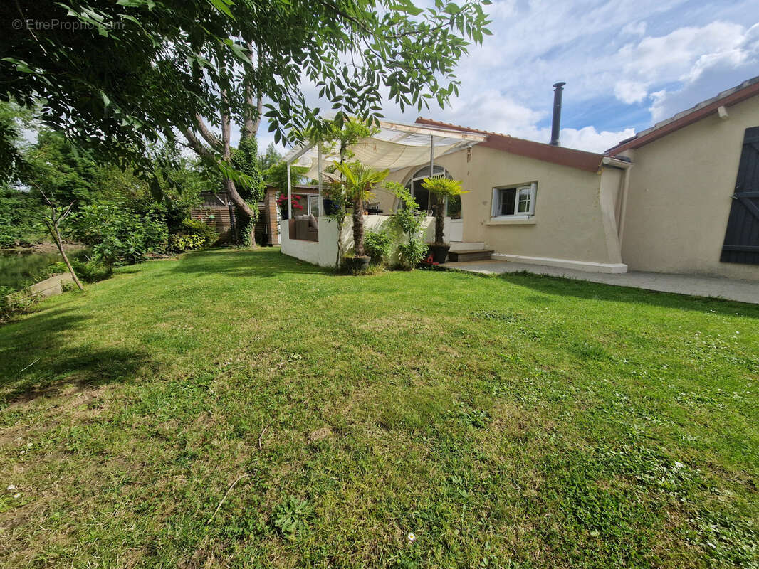 Maison à SAINTE-GEMME-MORONVAL