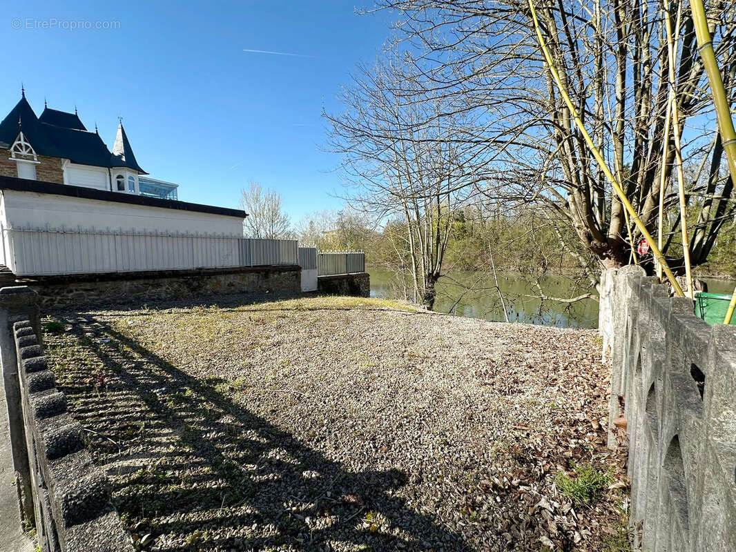 Maison à CHENNEVIERES-SUR-MARNE