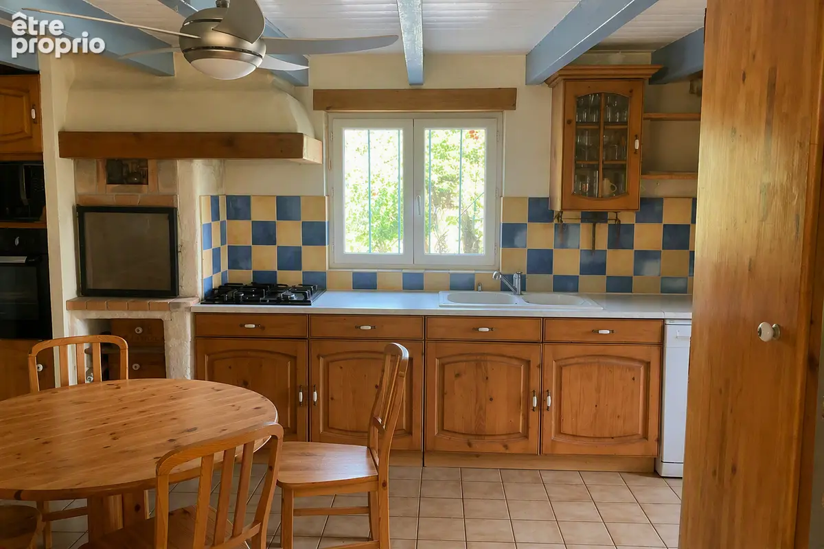 Propriété familiale de caractère de 200m² à Saintes - Secteur Lamothe - photo 6