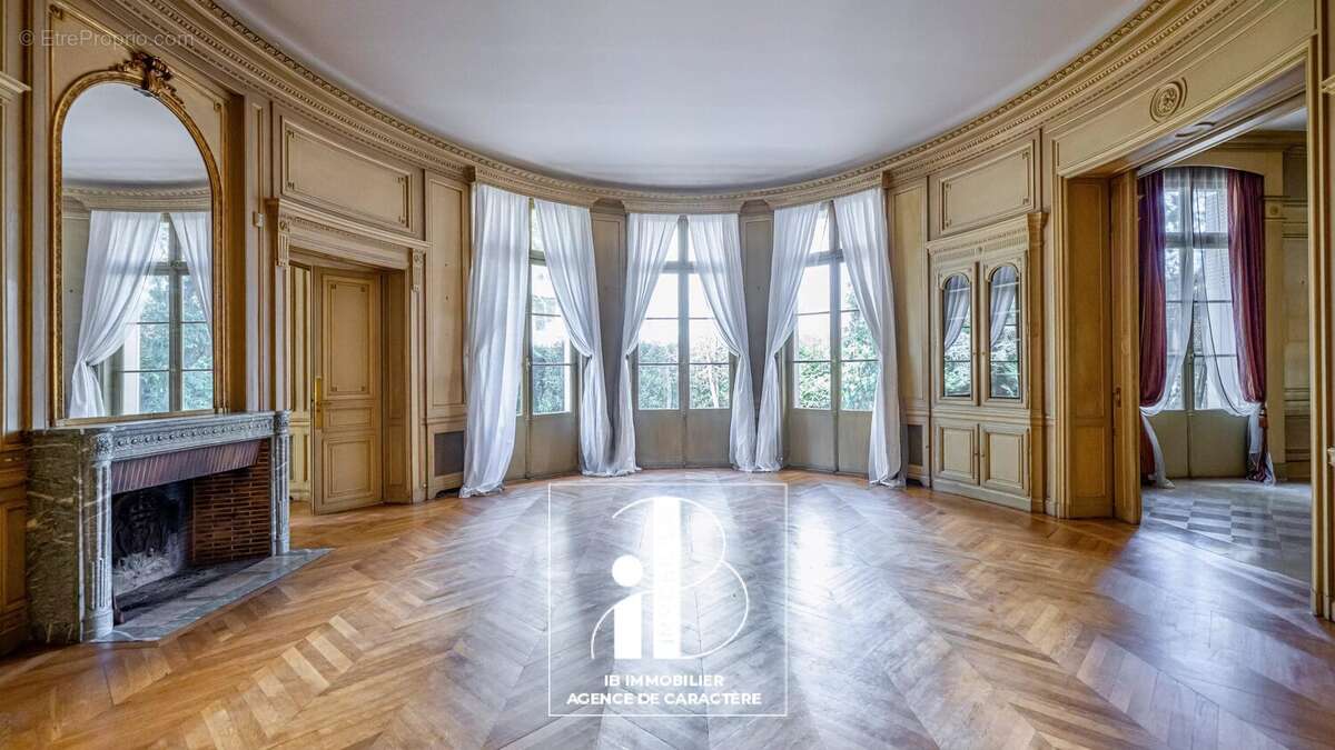 Maison à FONTAINEBLEAU