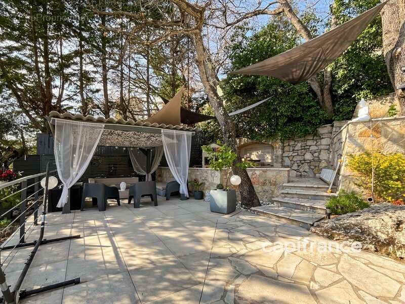 Maison à BAGNOLS-EN-FORET