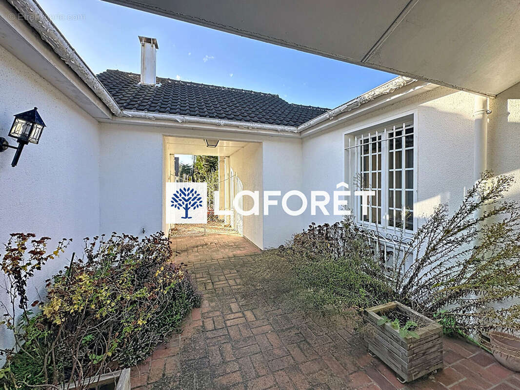 Maison à SAINT-NOM-LA-BRETECHE