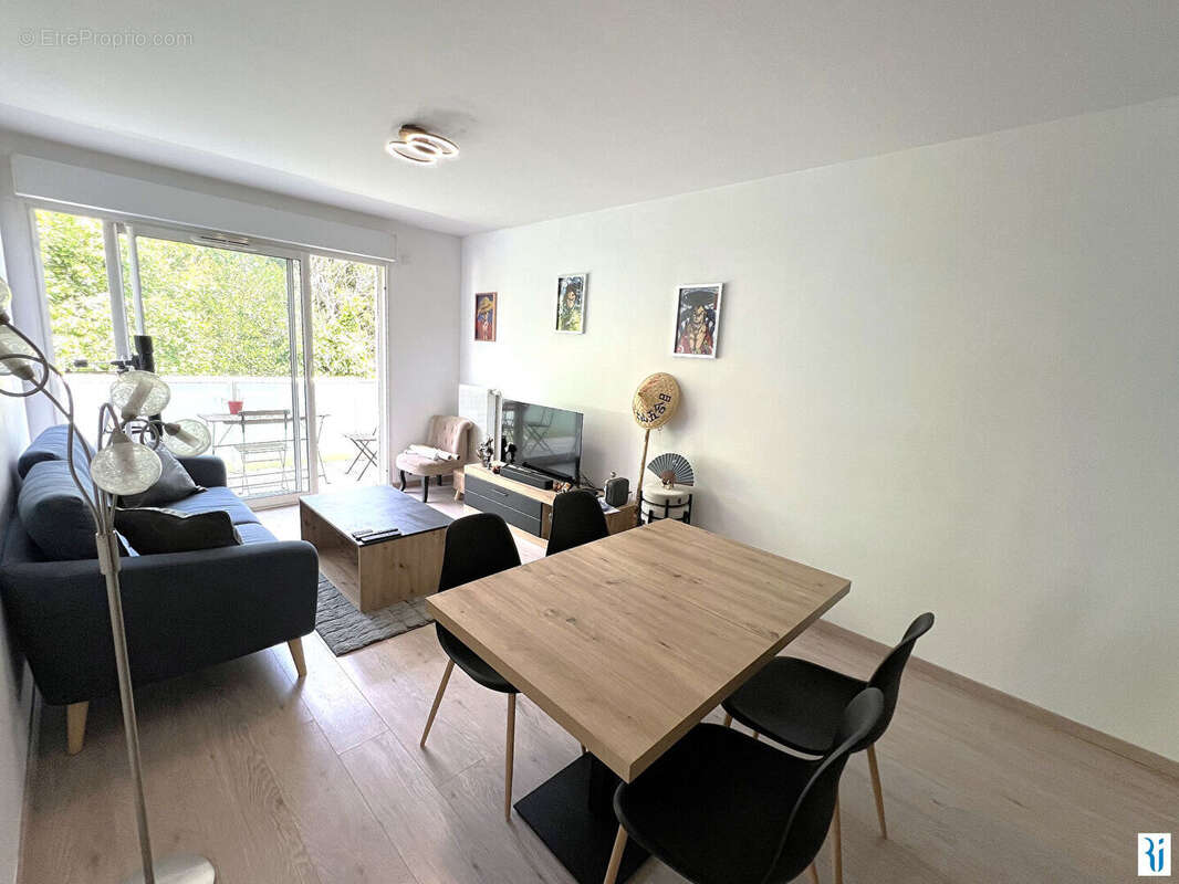 Appartement à LE MESNIL-ESNARD