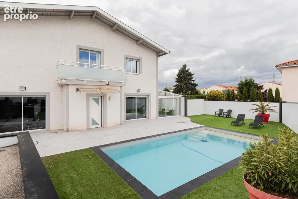 Maison de 212 m2 (intersection Rillieux/Caluire/Sathonay) avec Piscine - photo 2