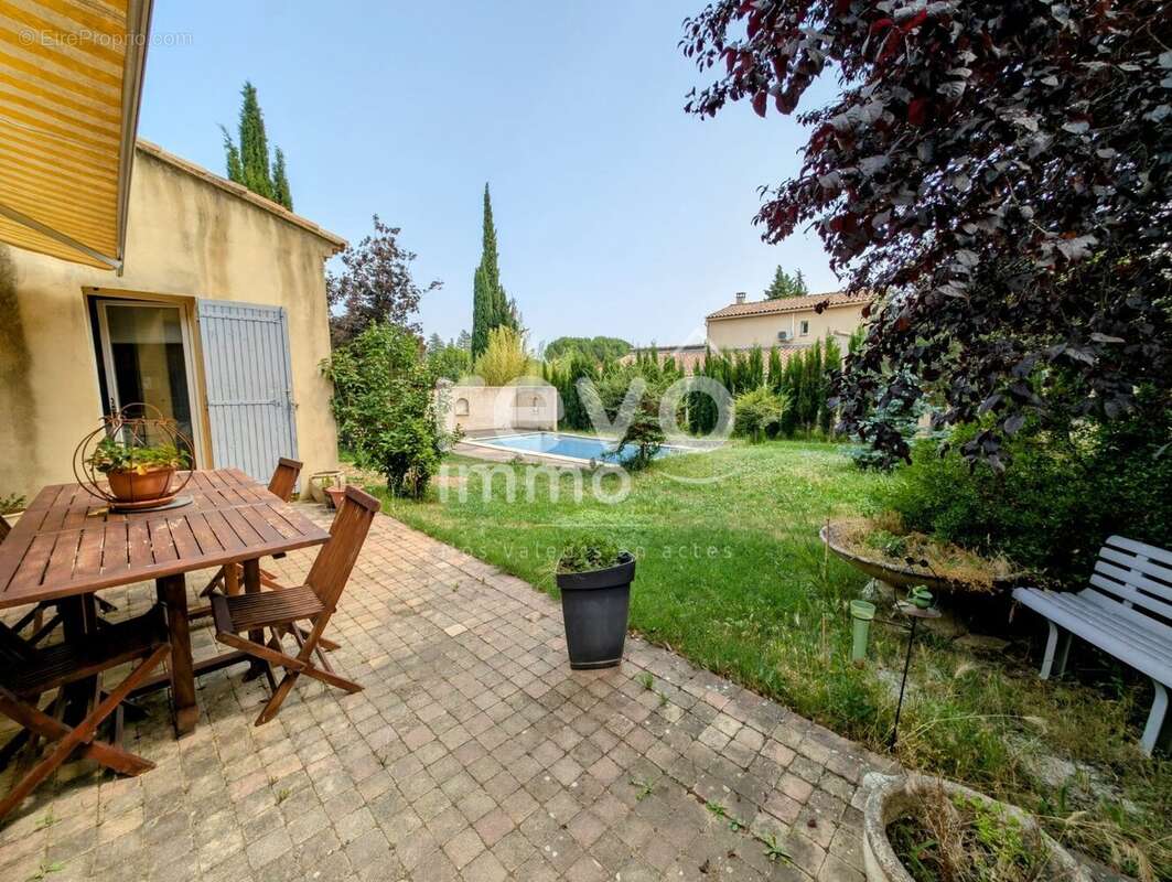 Vivre de plain-pied, au calme, avec piscine et jardin arboré ! - photo 11