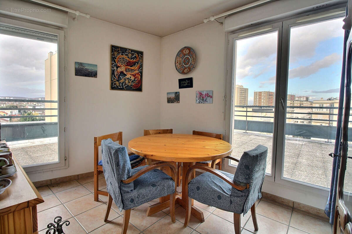 Appartement à COLOMBES