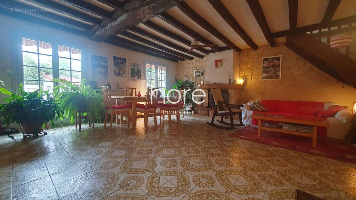 Maison à JOUY-LE-MOUTIER