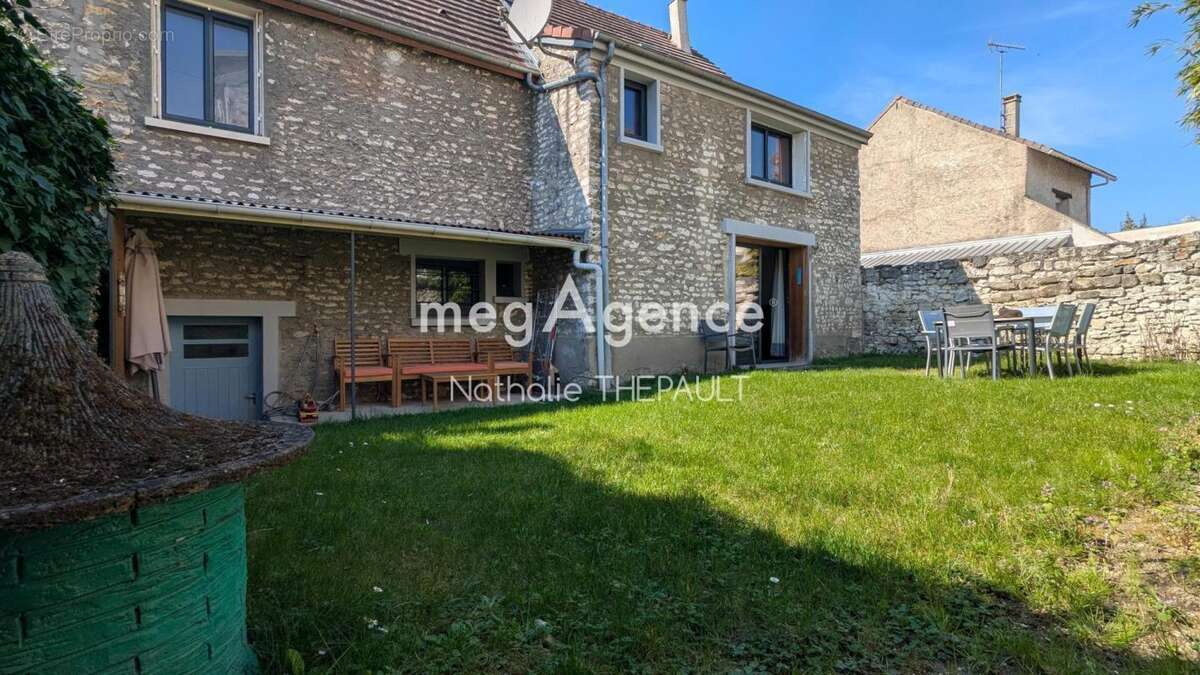 Maison à FOLLAINVILLE-DENNEMONT