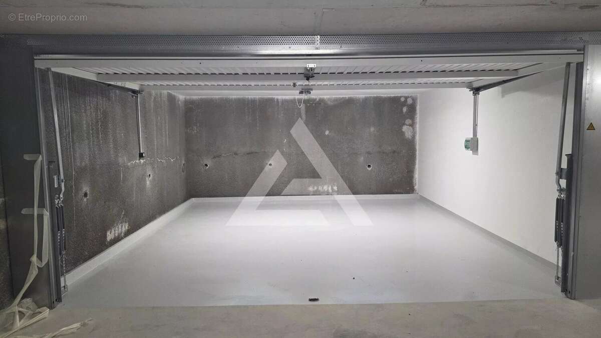 Parking à CAP-D'AIL