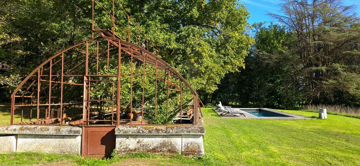 Maison à SAINT-FRONT-DE-PRADOUX
