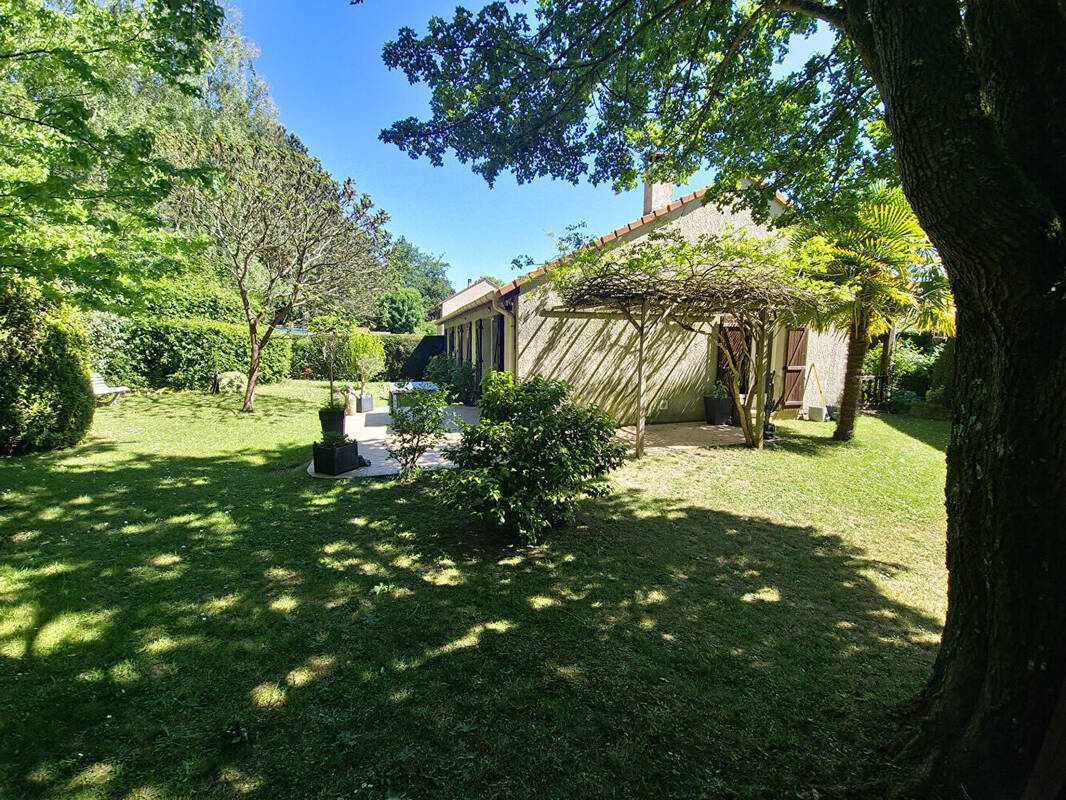 Maison à VOISINS-LE-BRETONNEUX