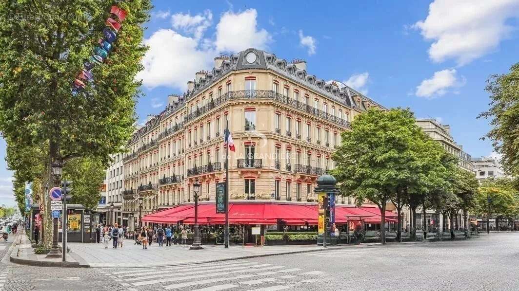 Appartement à PARIS-8E