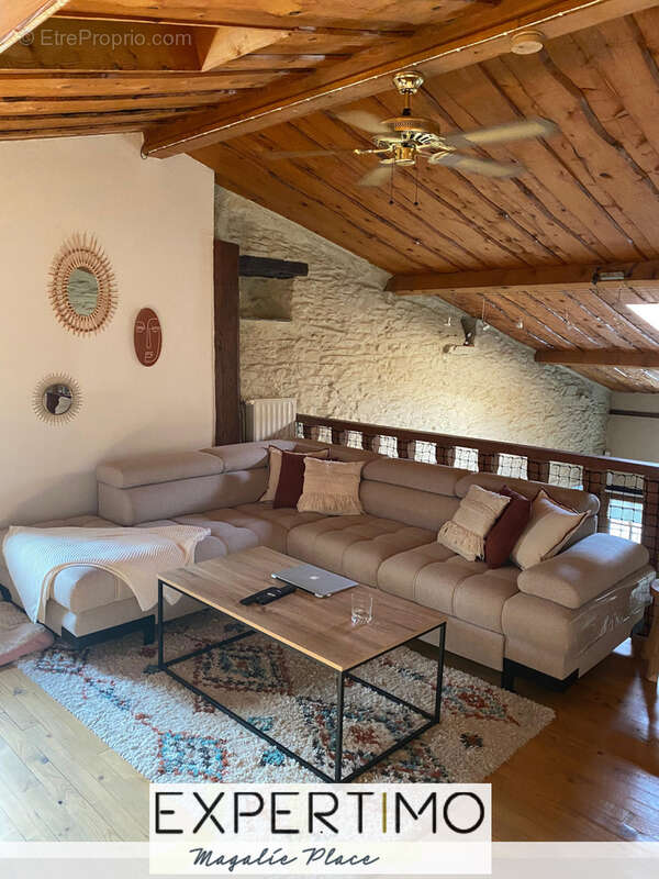 CHARMANTE et GRANDE maison de village en pierres de 90m2 avec terrasse et dépendances - photo 3
