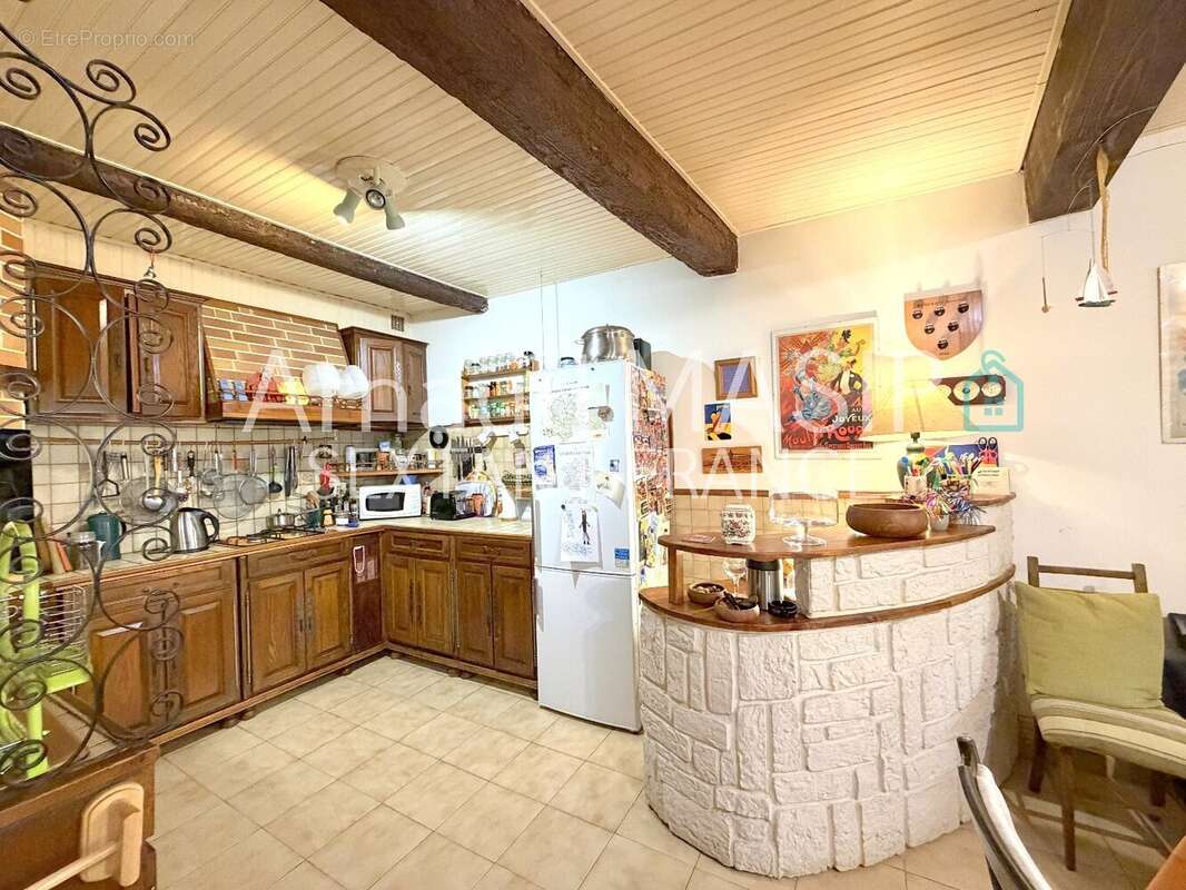 Maison beaux volumes, 156m² hab, 3 chambres, sdb + sde, piece loft, proche commodites - photo 5